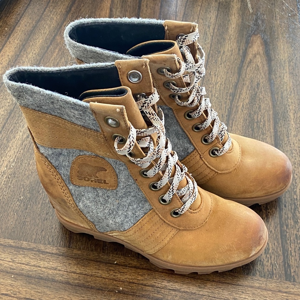 Sorel Women’s Lexie Felt Leather Wedge Ankle Bootie Gray Brown 8